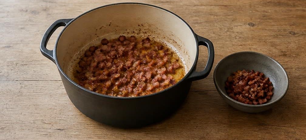Coq au Vin mit ungeschöntem Wein – Zubereitung Schritt für Schritt – Speck ausbraten