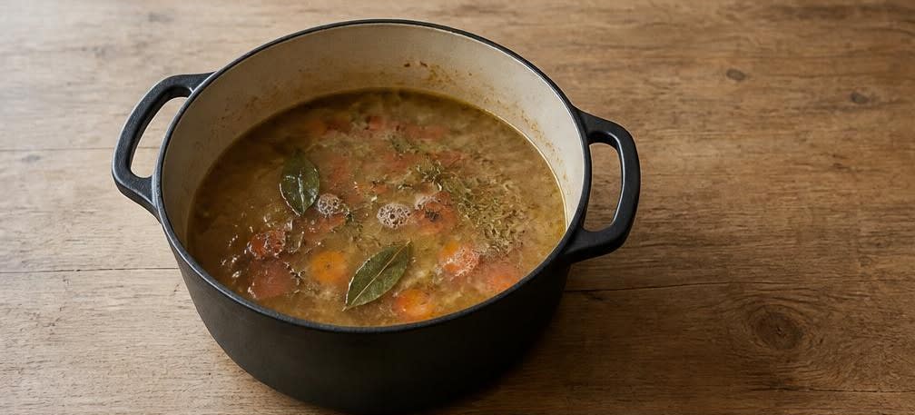 Coq au Vin mit ungeschöntem Wein – Zubereitung Schritt für Schritt – Ablöschen & Köcheln