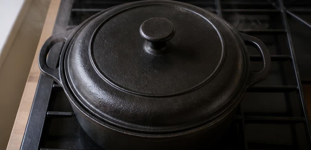 Marokkanische Hähnchen-Tajine mit Salzzitronen und Oliven – Zubereitung Schritt für Schritt – Tajine schmoren