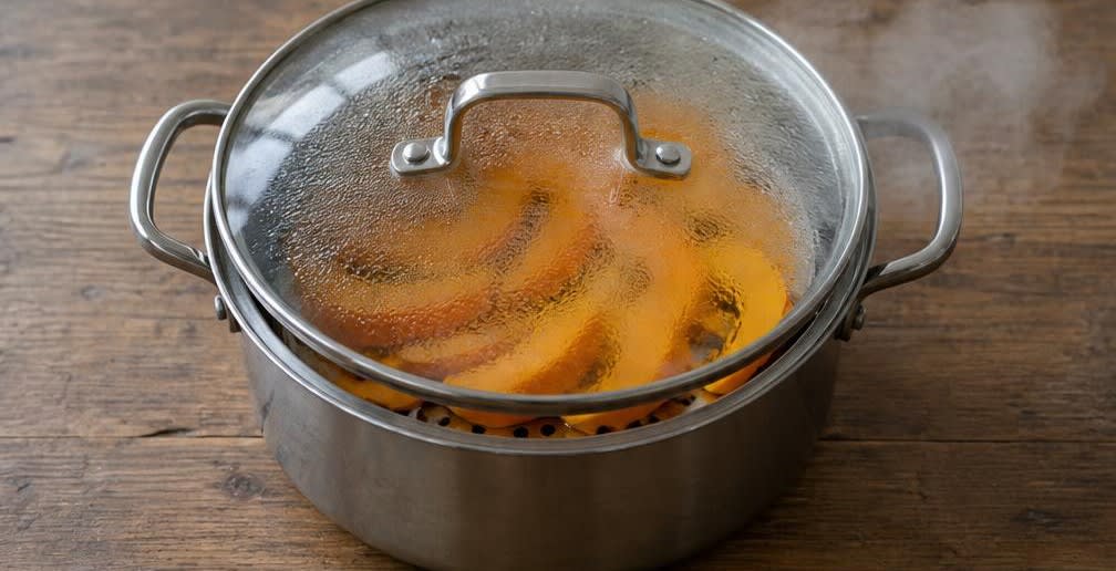 Gedämpfter koreanischer Kürbis mit Walnüssen und Datteln – Zubereitung Schritt für Schritt – Kürbis dämpfen