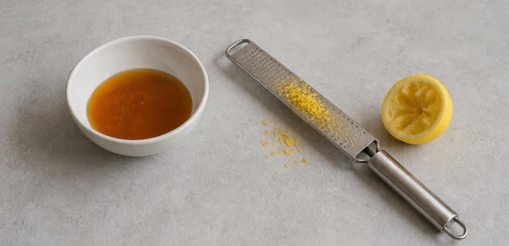 Portugiesische Zimtorangen mit Walnüssen und Ahornsirup – Zubereitung Schritt für Schritt – Dressing herstellen