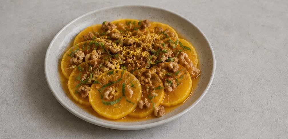 Portugiesische Zimtorangen mit Walnüssen und Ahornsirup – Zubereitung Schritt für Schritt – Anrichten