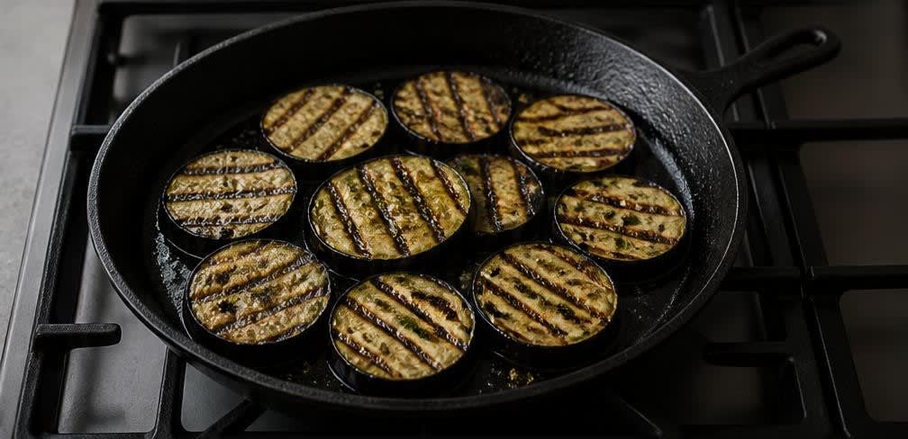 Gegrillte Auberginen-Scheiben mit Knoblauch – Zubereitung Schritt für Schritt – Auberginen grillen