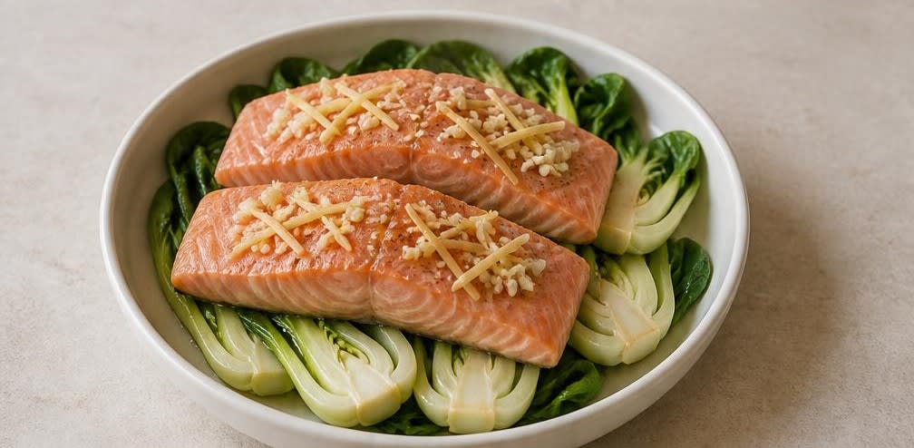 Gedämpfter Lachs mit Pak Choi und Knoblauch – Zubereitung Schritt für Schritt – Lachs und Pak Choi vorbereiten