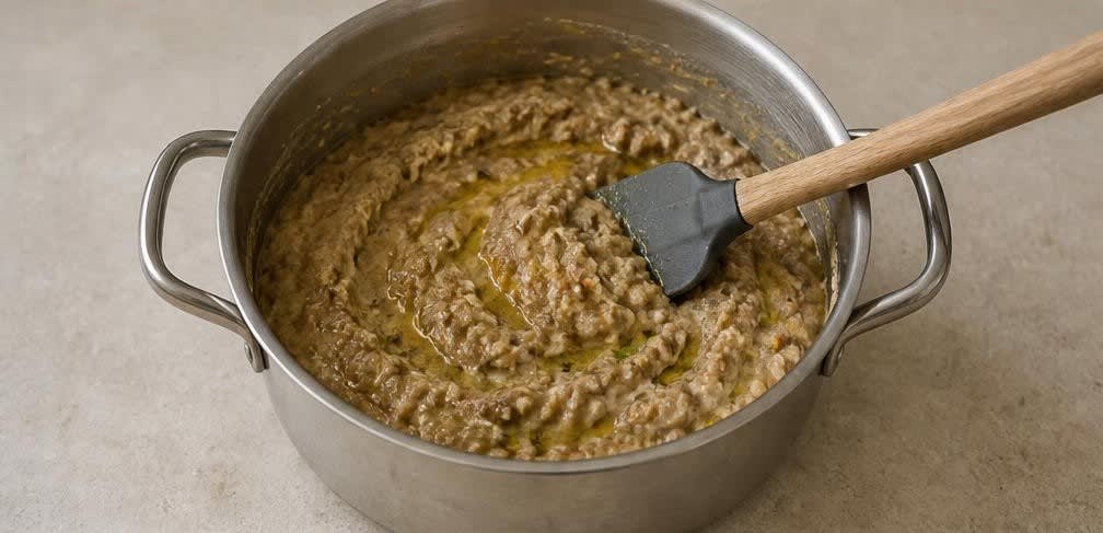 Ägyptisches Ful Medames mit Zitrone und Kreuzkümmel – Zubereitung Schritt für Schritt – Zitrone und Öl unterheben