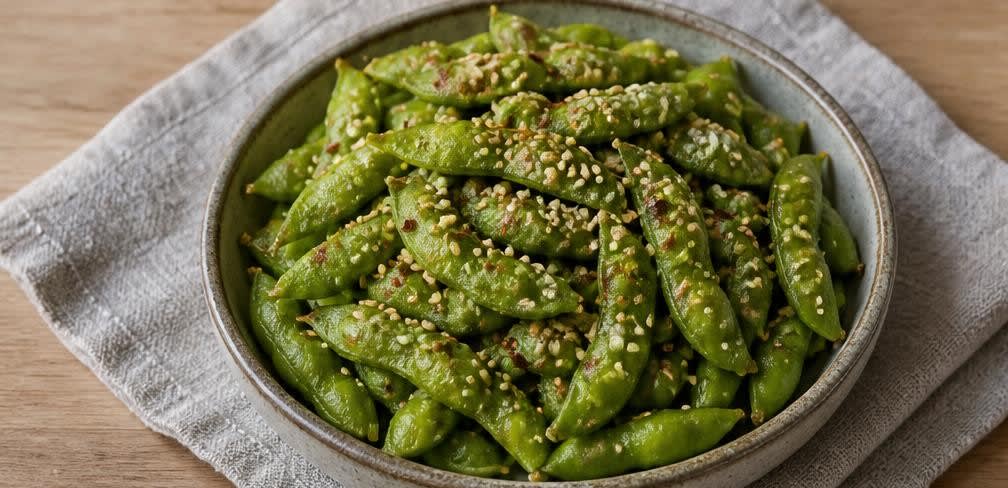 Edamame mit grobem Meersalz und Sesam – Zubereitung Schritt für Schritt – Anrichten