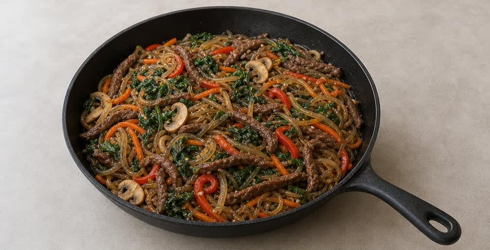 Koreanisches Japchae mit kaltgepresstem Sesamöl – Zubereitung Schritt für Schritt – Japchae erwärmen