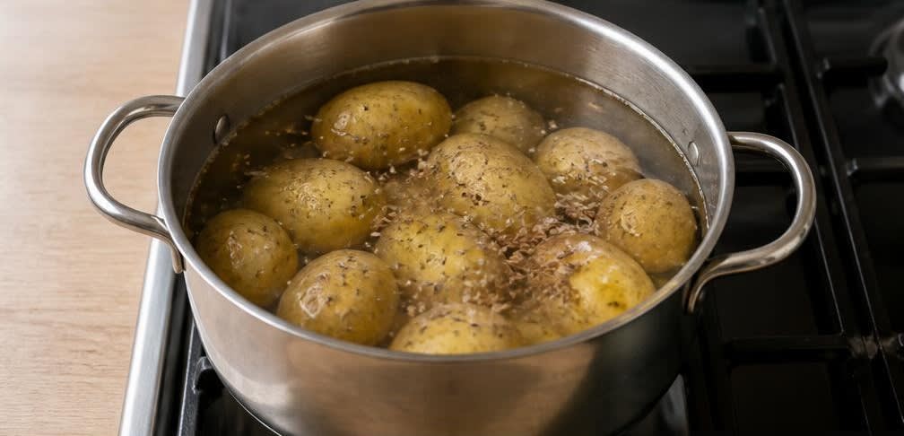 Pellkartoffeln mit Kräuter-Magerquark und Leinsamen – Zubereitung Schritt für Schritt – Kartoffeln kochen