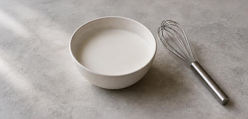 Klassisches Muhallebi aus frischer Vollmilch – Zubereitung Schritt für Schritt – Reismehl-Mischung herstellen