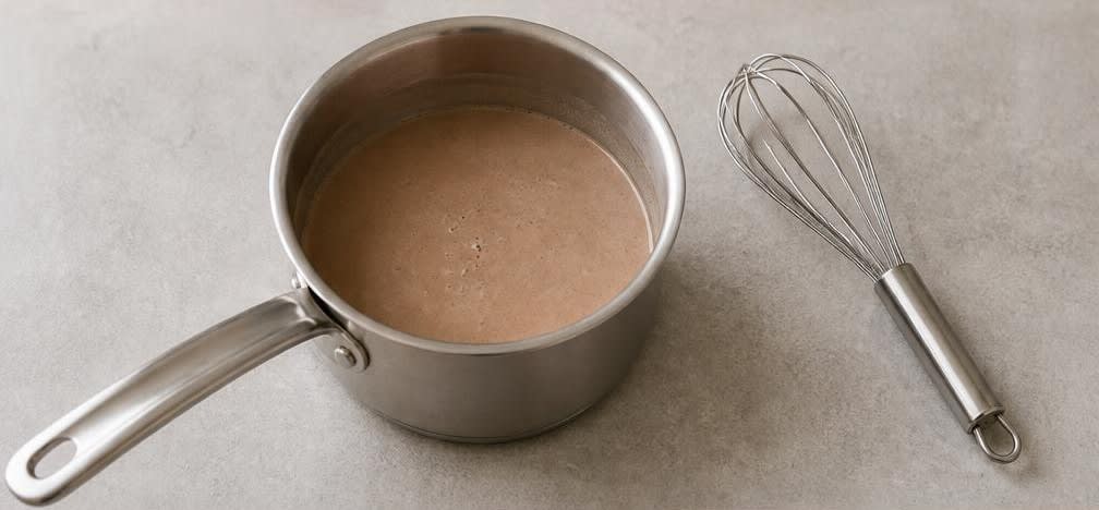 Französischer dunkler Schokoladenpudding – Zubereitung Schritt für Schritt – Mehl-Milch-Paste herstellen