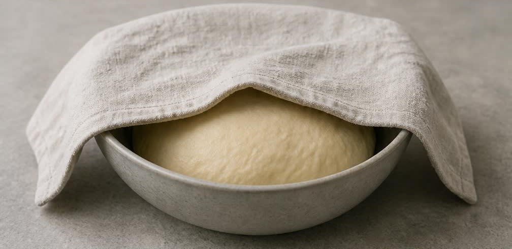 Libanesische Manakish mit Za'atar und geröstetem Sesam – Zubereitung Schritt für Schritt – Hefeteig herstellen