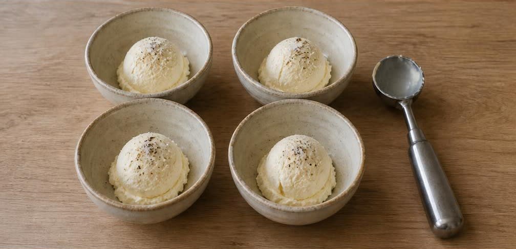 Klassischer Affogato al Caffè mit wasserentkoffeiniertem Espresso – Zubereitung Schritt für Schritt – Eis und Gewürze
