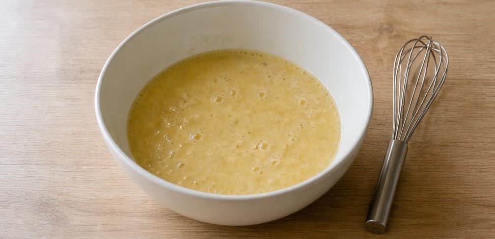Bananen-Pancakes mit Haferflocken – Zubereitung Schritt für Schritt – Eier unterrühren