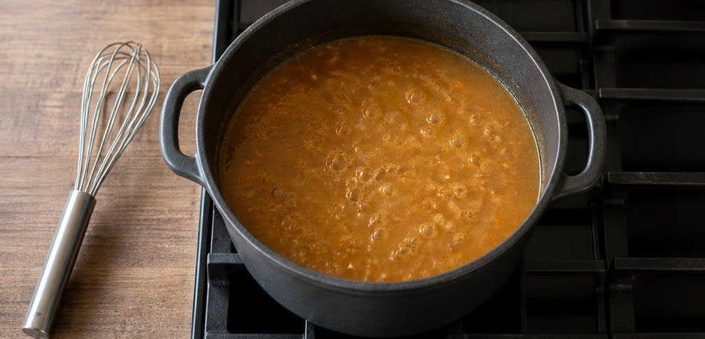 Äthiopischer Kichererbsen-Shiro-Eintopf – Zubereitung Schritt für Schritt – Brühe und Mehl einrühren