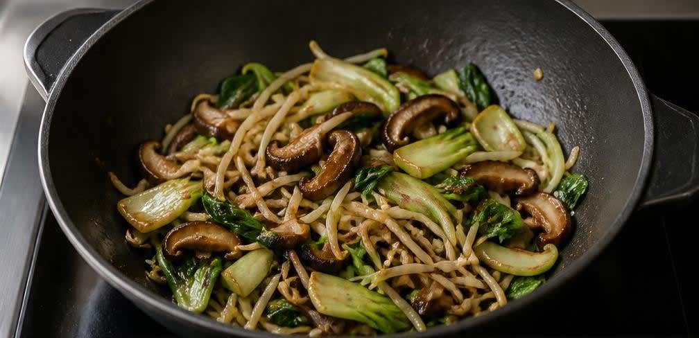Kurzgebratener Thunfisch mit Shiitake und Mungbohnensprossen – Zubereitung Schritt für Schritt – Gemüse mitbraten