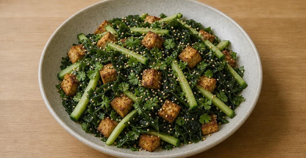 Tofu-Salat mit Sesam, Zitrone und Wakame – Zubereitung Schritt für Schritt – Anrichten