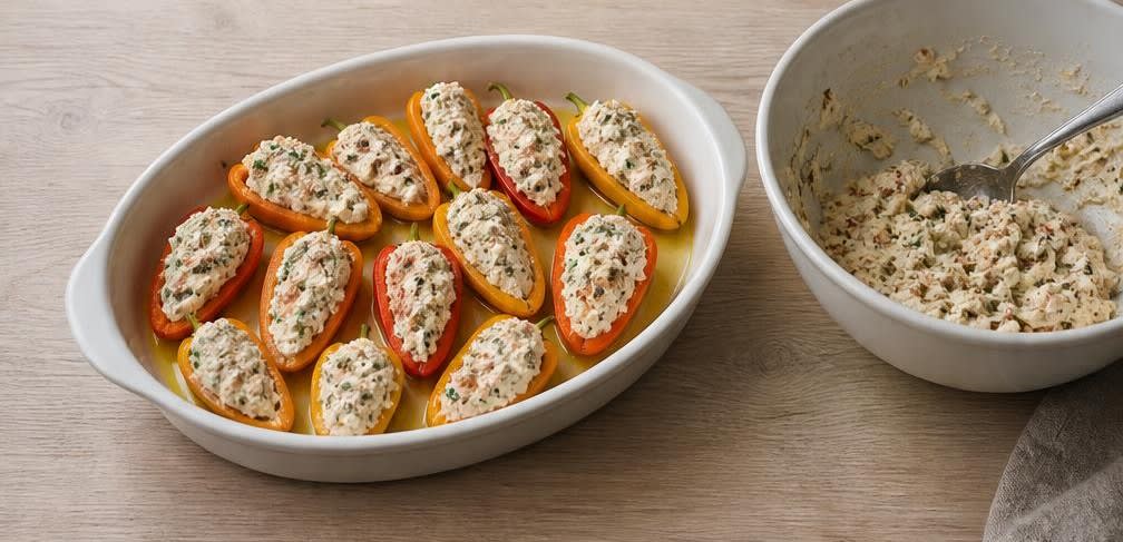Gefüllte Mini-Paprika mit Würz-Ricotta und Mandeln – Zubereitung Schritt für Schritt – Paprika füllen