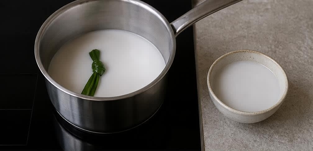 Thailändischer Klebreis mit Mango und Kokosmilch – Zubereitung Schritt für Schritt – Kokossauce herstellen