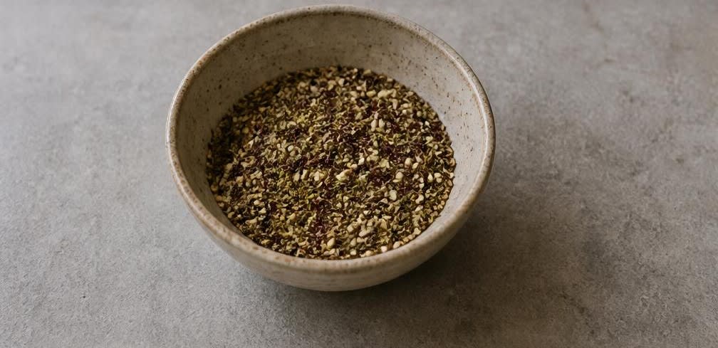 Cremiges Labneh mit Za'atar und Olivenöl – Zubereitung Schritt für Schritt – Za'atar-Mischung herstellen