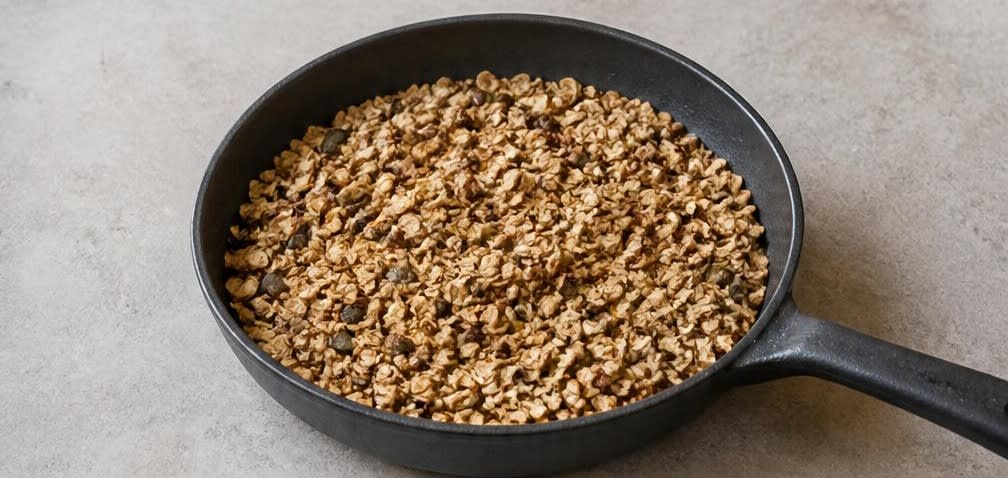 Eisenreiches Hafer-Müsli mit Orange und gerösteten Nüssen – Zubereitung Schritt für Schritt – Hafer-Nuss-Mischung rösten