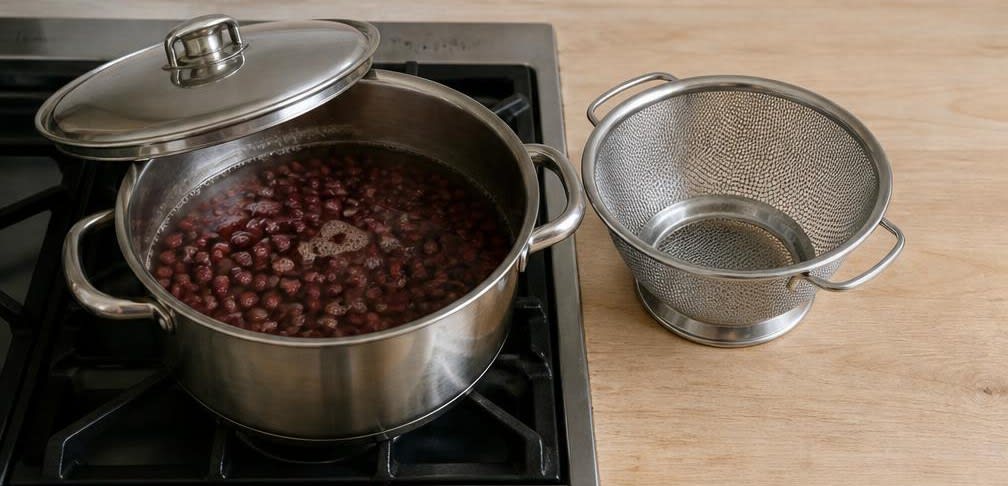 Mochi mit süßer Adzukibohnen-Paste (Daifuku) – Zubereitung Schritt für Schritt – Bohnen vorkochen