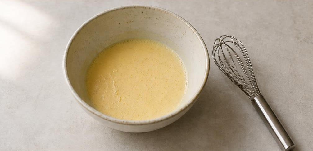 Cremiges Japanisches Matcha-Eis – Zubereitung Schritt für Schritt – Eigelb-Zucker-Mischung herstellen