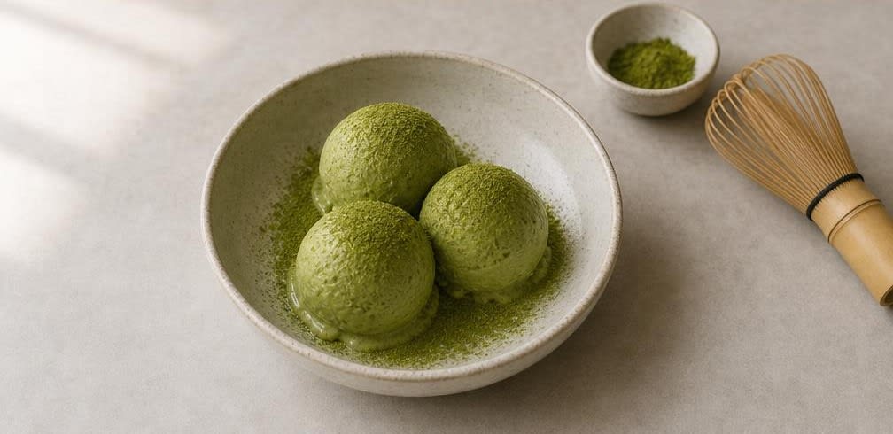 Cremiges Japanisches Matcha-Eis – Zubereitung Schritt für Schritt – Anrichten