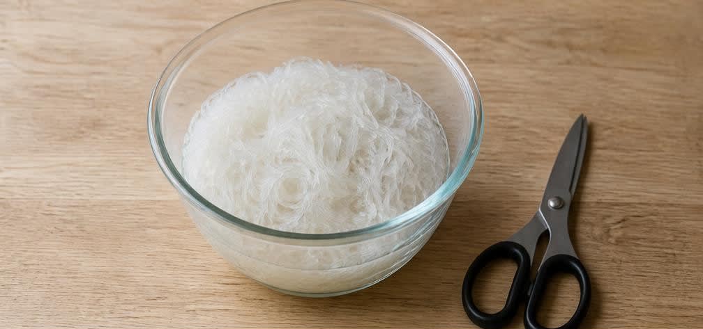Knusprige vietnamesische Frühlingsrollen (Nem Rán) – Zubereitung Schritt für Schritt – Glasnudeln vorbereiten