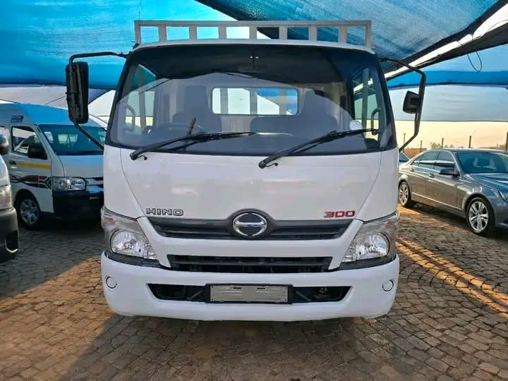 2016 HINO 300 815 4-TON