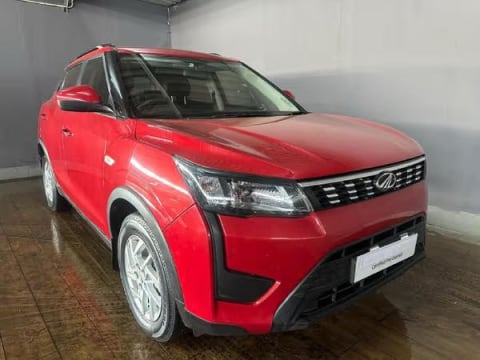 2022 Mahindra XUV 300 1.2T | W6