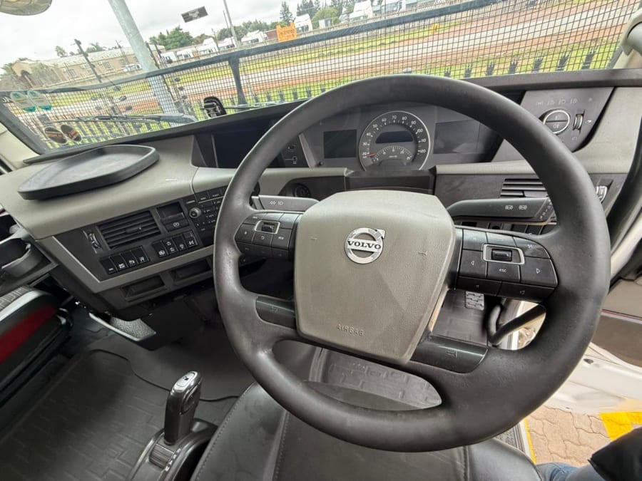 2021 VOLVO FH440 TRUCK TRACTOR (IS947) — photo 5