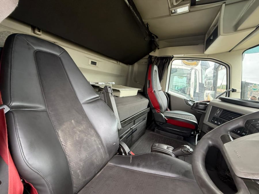 2021 VOLVO FH440 TRUCK TRACTOR (IS947) — photo 6