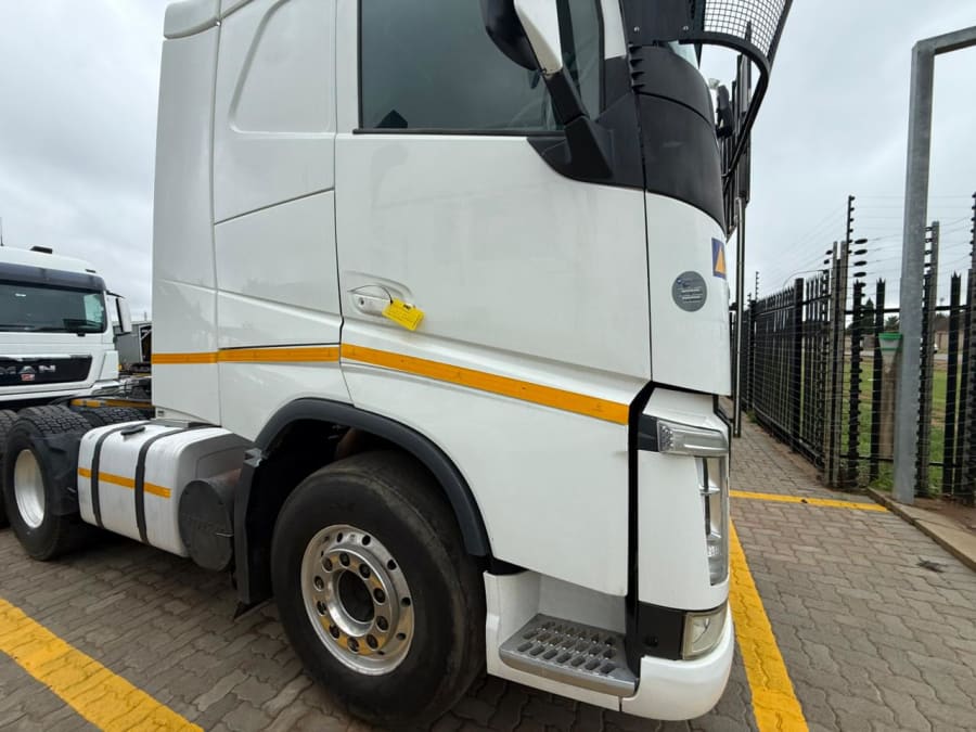 2021 VOLVO FH440 TRUCK TRACTOR (IS947) — photo 7