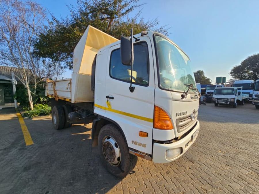 2015 HINO 500-1626 TIPPER 6M3 (SN5692) — photo 1