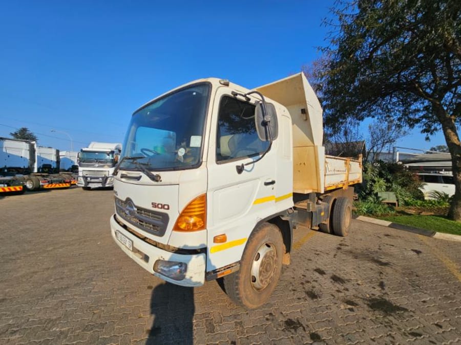 2015 HINO 500-1626 TIPPER 6M3 (SN5692) — photo 2