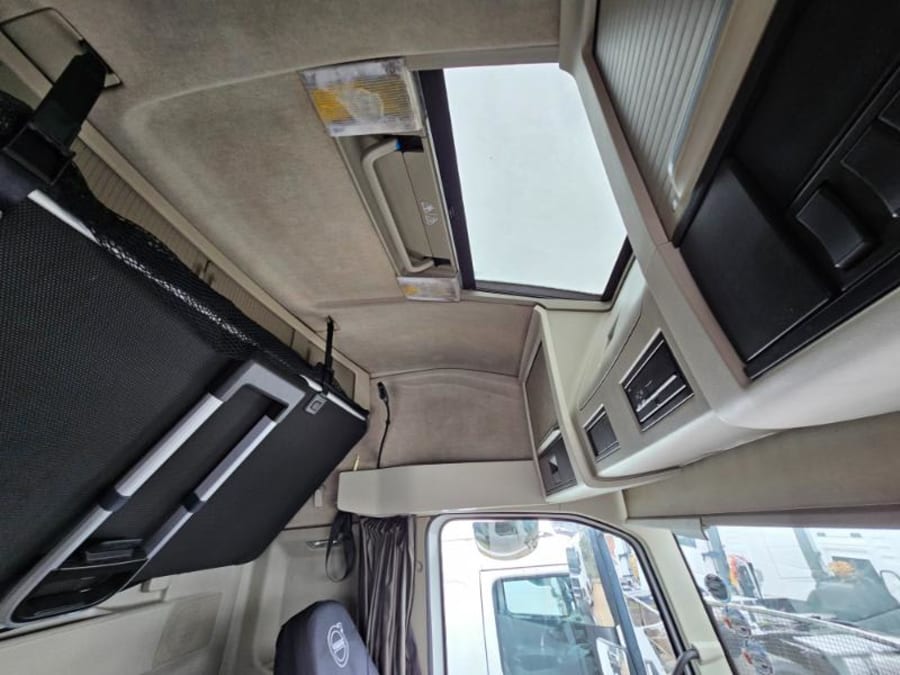 2018 Volvo FH480 Globetrotter Truck Tractor (SN5080) — photo 9