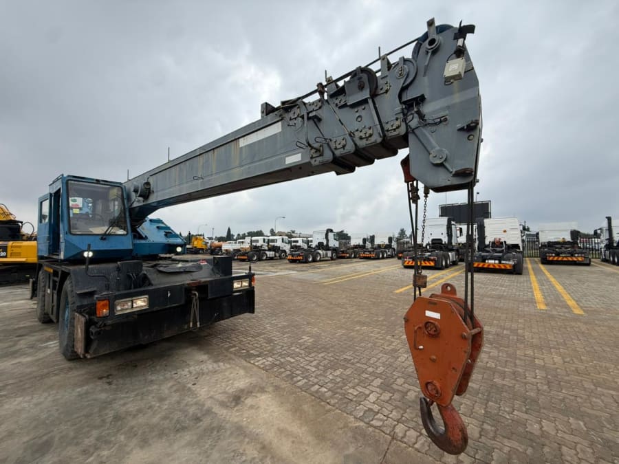 1996 TANDO TRM200 MOBILE CRANE (IS975) — photo 1