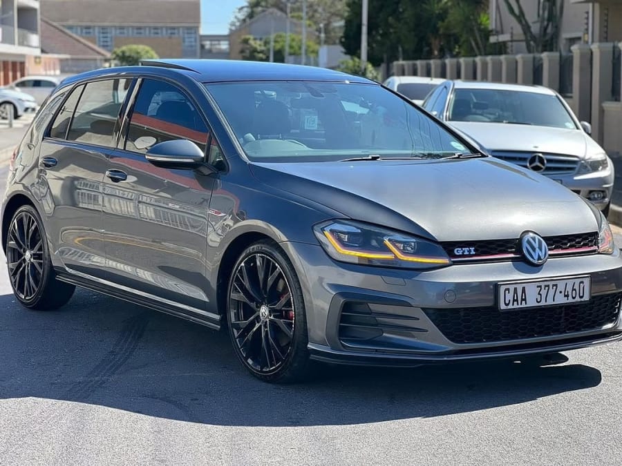 2017 VW GOLF 7.5 2.0 GTI DSG — photo 4