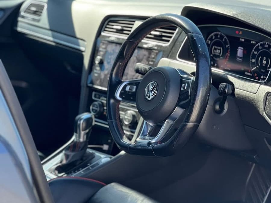 2017 VW GOLF 7.5 2.0 GTI DSG — photo 5