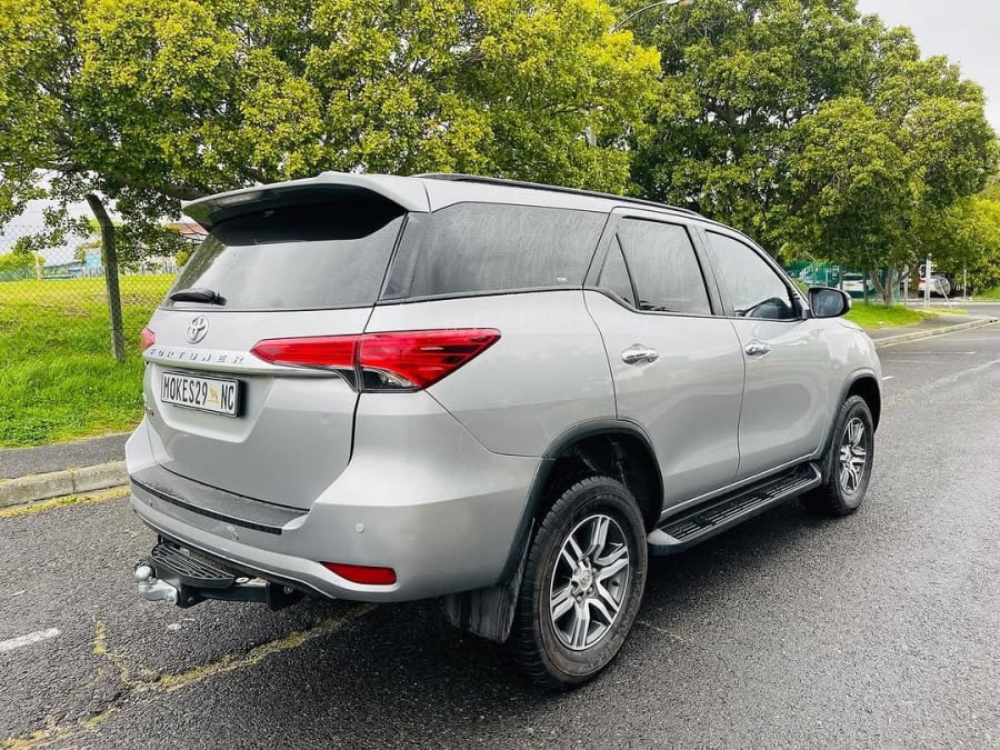 2016 TOYOTA FORTUNER 2.4 GD-6 RB — photo 9