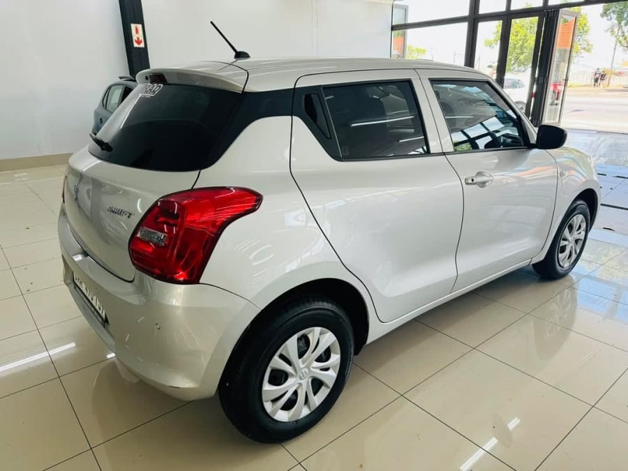 2023 SUZUKI SWIFT 1.2 GA — photo 3