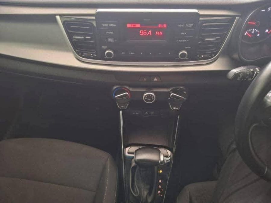 2020 VW Polo TSI Trendline — photo 6