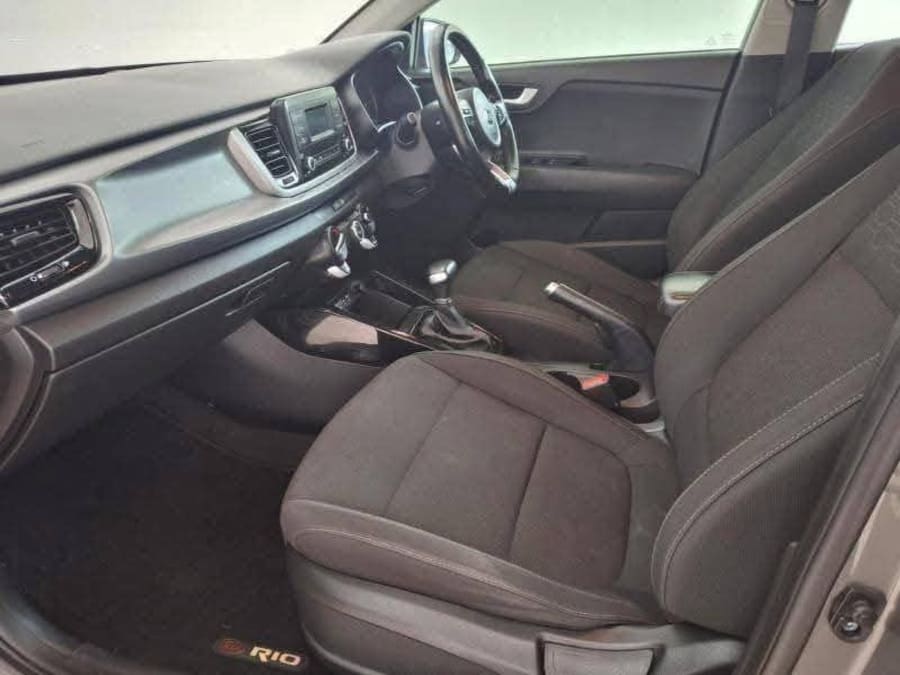 2020 VW Polo TSI Trendline — photo 7