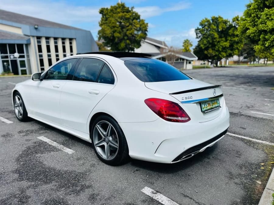 2015 MERCEDES BENZ C200 AMG LINE — photo 4