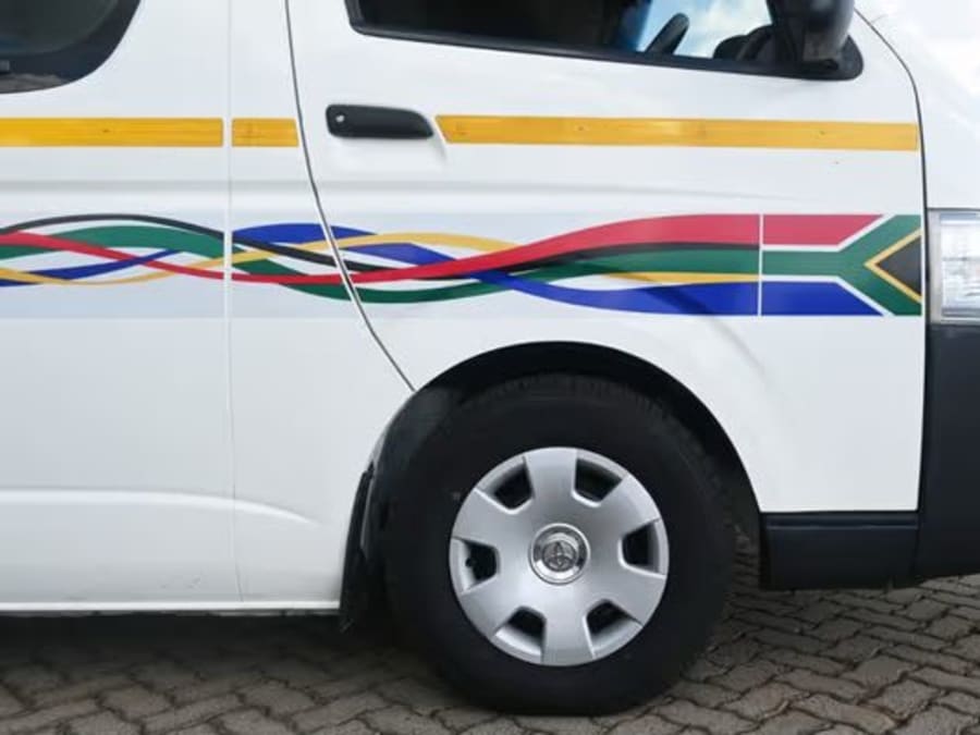 2022 Toyota Quantum 2.5 D-4D Sesfikile 16-seat — photo 1