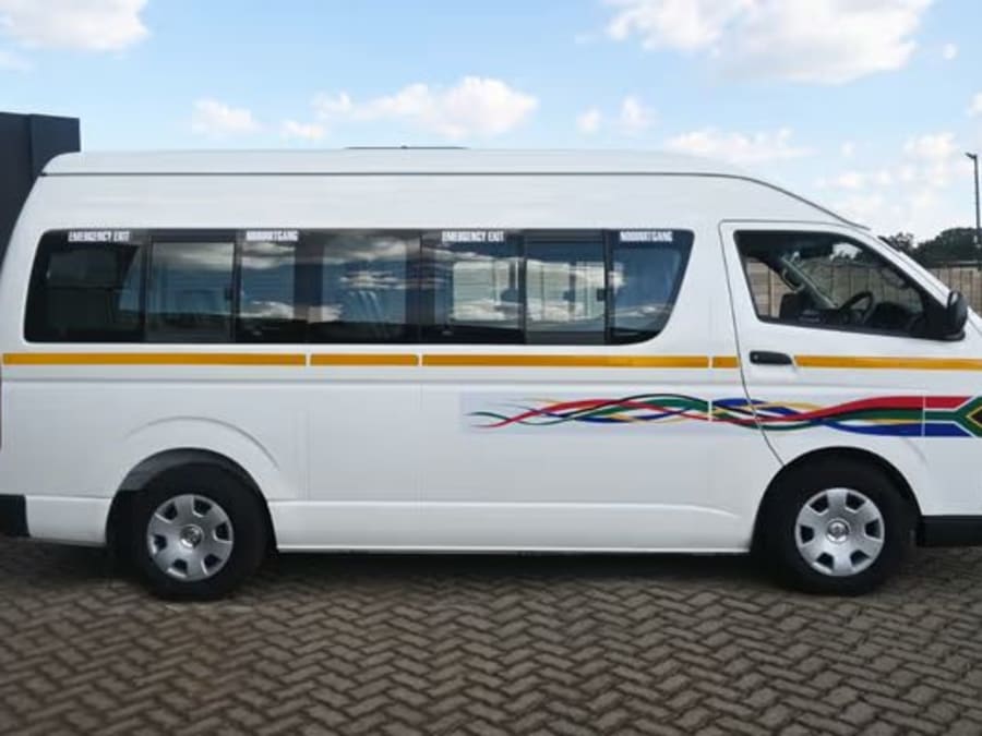 2022 Toyota Quantum 2.5 D-4D Sesfikile 16-seat — photo 2