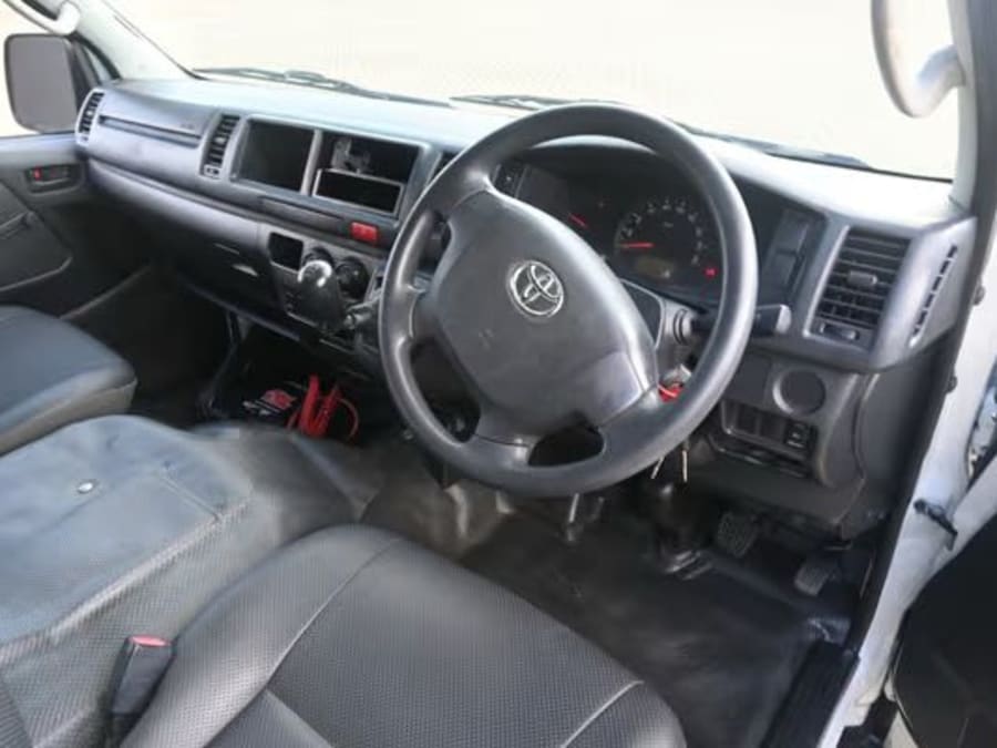 2022 Toyota Quantum 2.5 D-4D Sesfikile 16-seat — photo 5