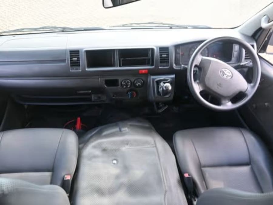 2022 Toyota Quantum 2.5 D-4D Sesfikile 16-seat — photo 6