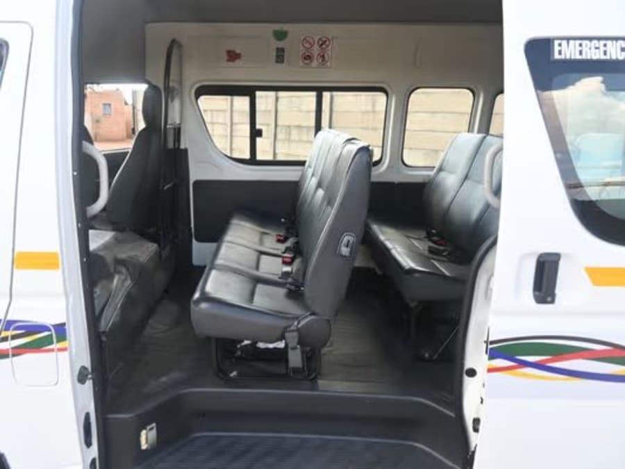2022 Toyota Quantum 2.5 D-4D Sesfikile 16-seat — photo 7
