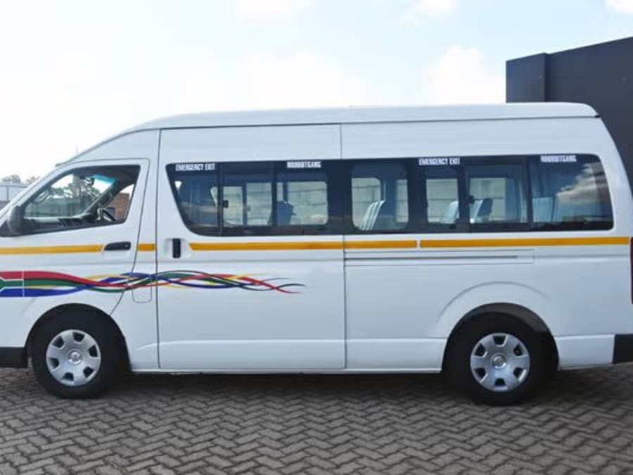 2022 Toyota Quantum 2.5 D-4D Sesfikile 16-seat — photo 9